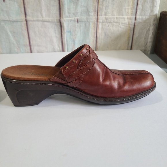 Clarks 71495 Mules Shoes Brown Leather Womans Slip-ons Studded Size 8 M clogs - Picture 8 of 11